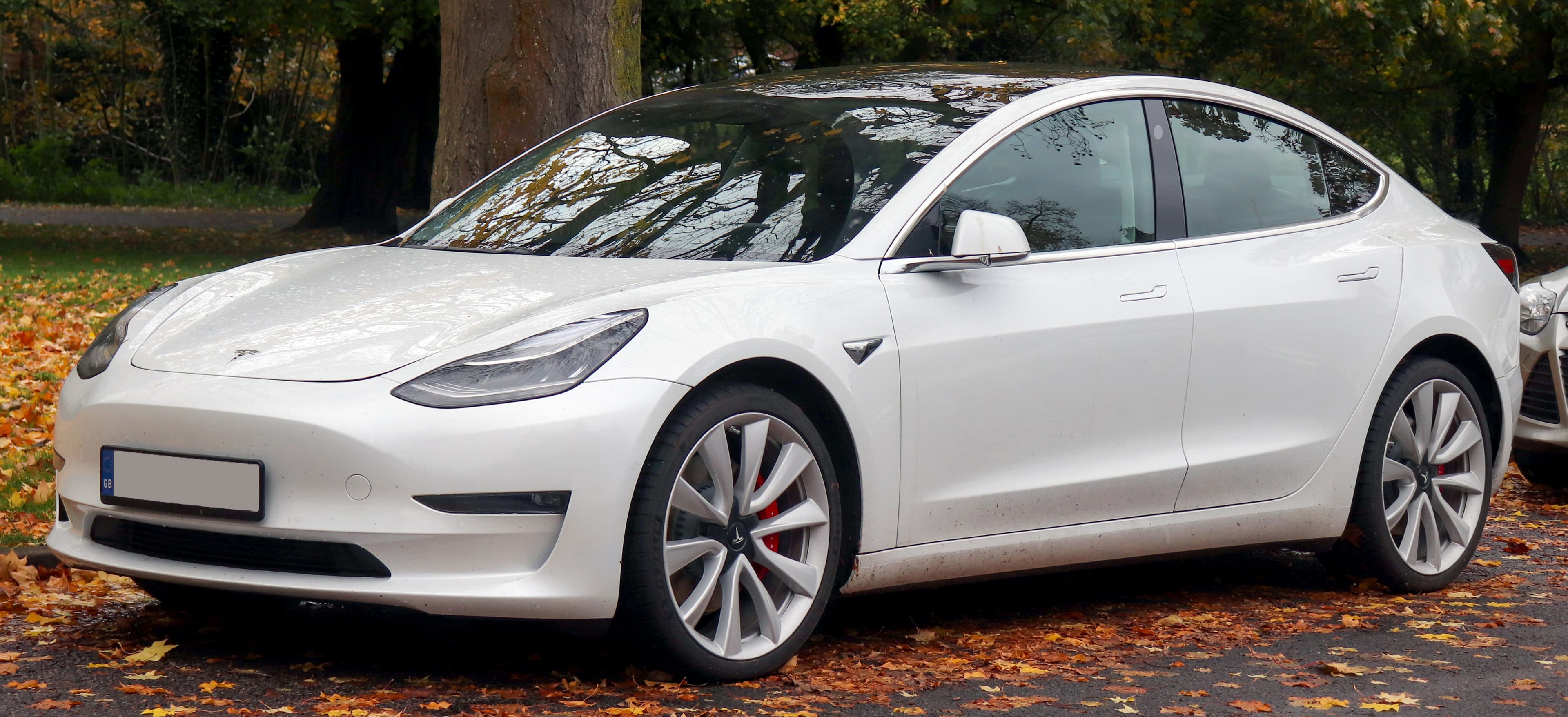 Tesla Model 3 set forfra